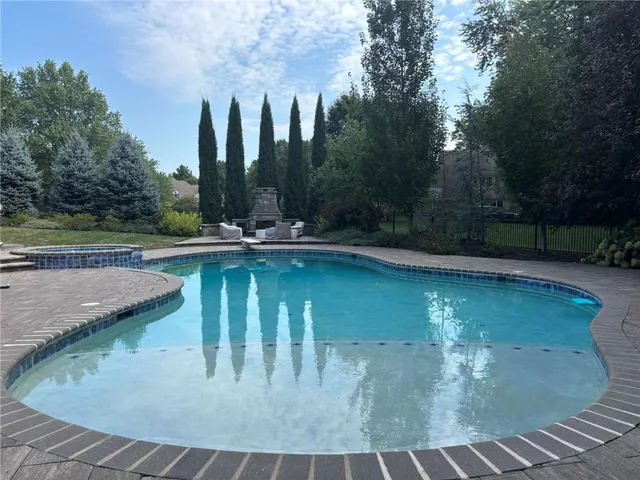 $825,000 | 28 Court Lane, St. Joseph, MO 64506