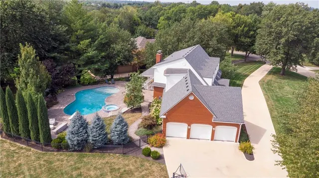 $825,000 | 28 Court Lane, St. Joseph, MO 64506