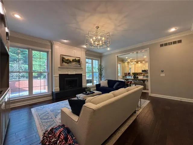 $825,000 | 28 Court Lane, St. Joseph, MO 64506