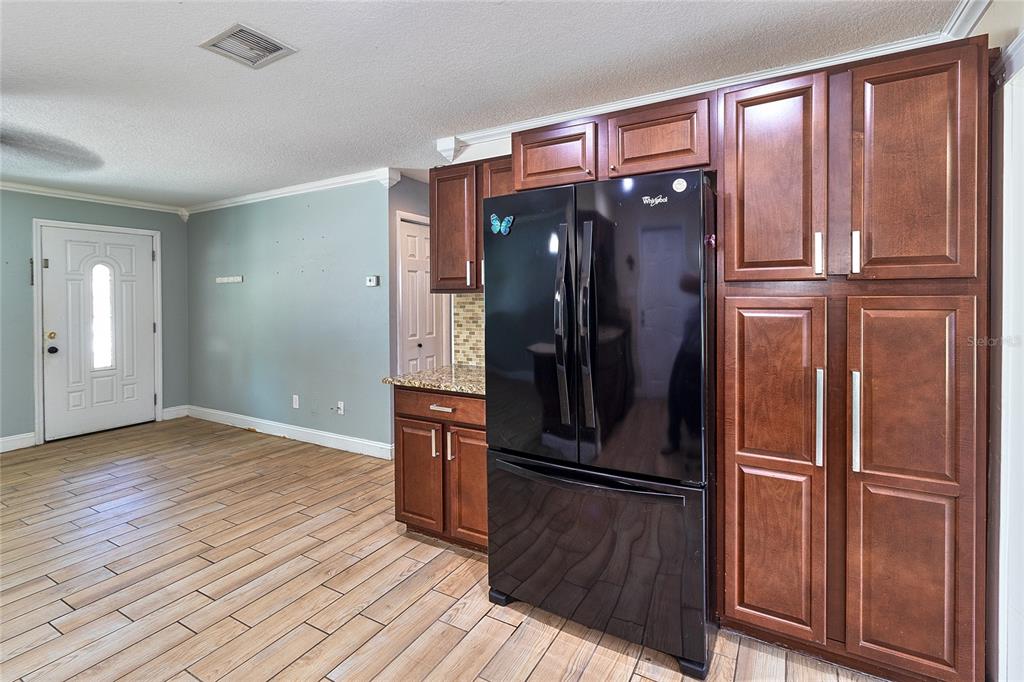 831 Lakeside Drive Largo, FL 33778 - Photo 11 of 43
