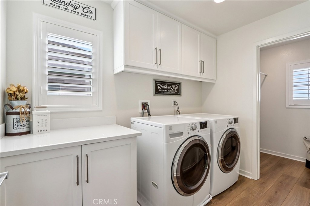 35293 Funk Way Beaumont, CA 92223 - Photo 25 of 70 a utility room with dryer and washer