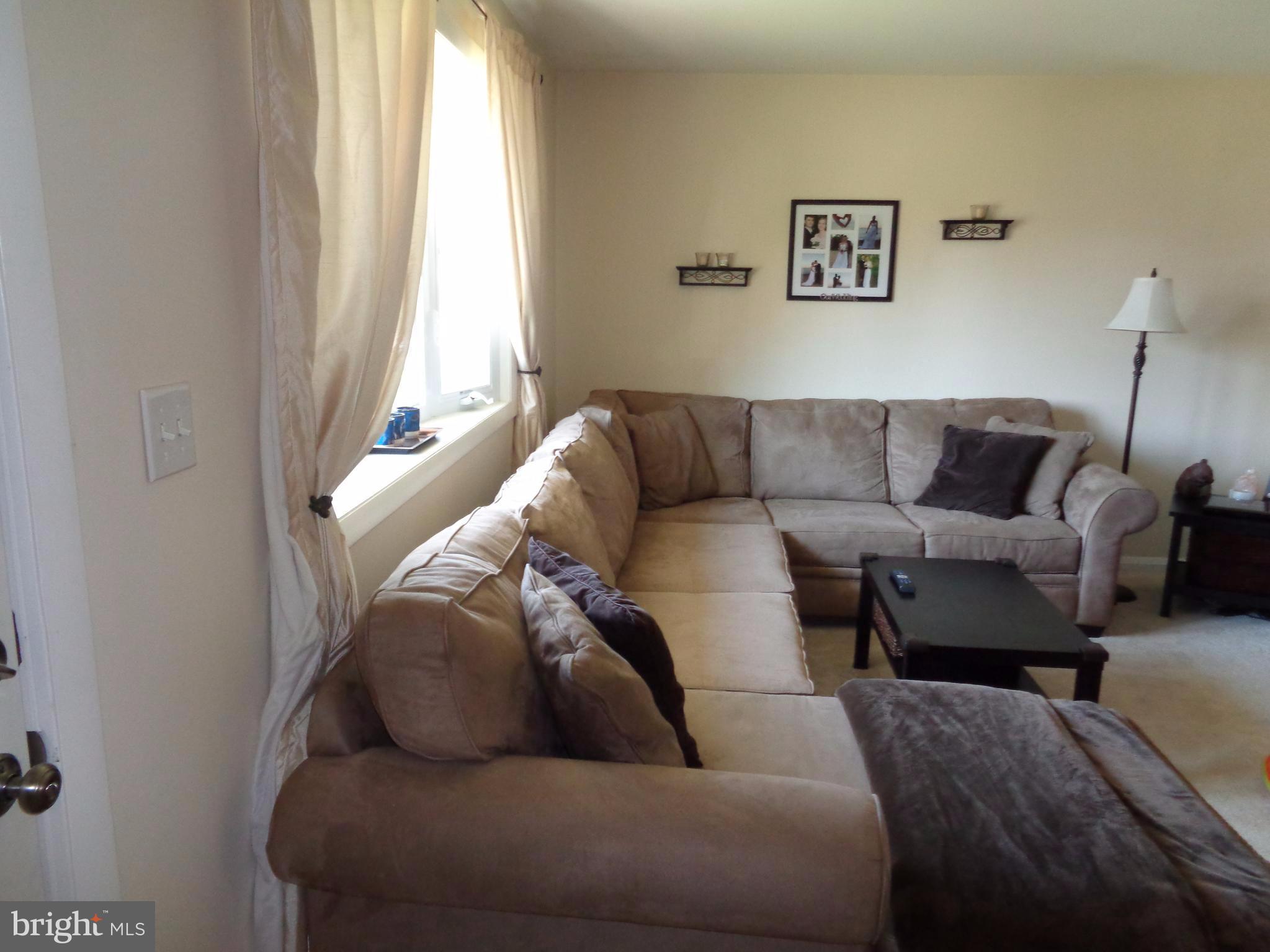 4710 Mawani Road Baltimore, MD 21206 - Photo 2 of 22 Living Room
