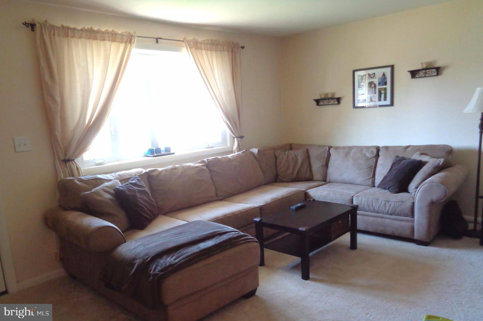4710 Mawani Road Baltimore, MD 21206 - Photo 3 of 22 Living Room