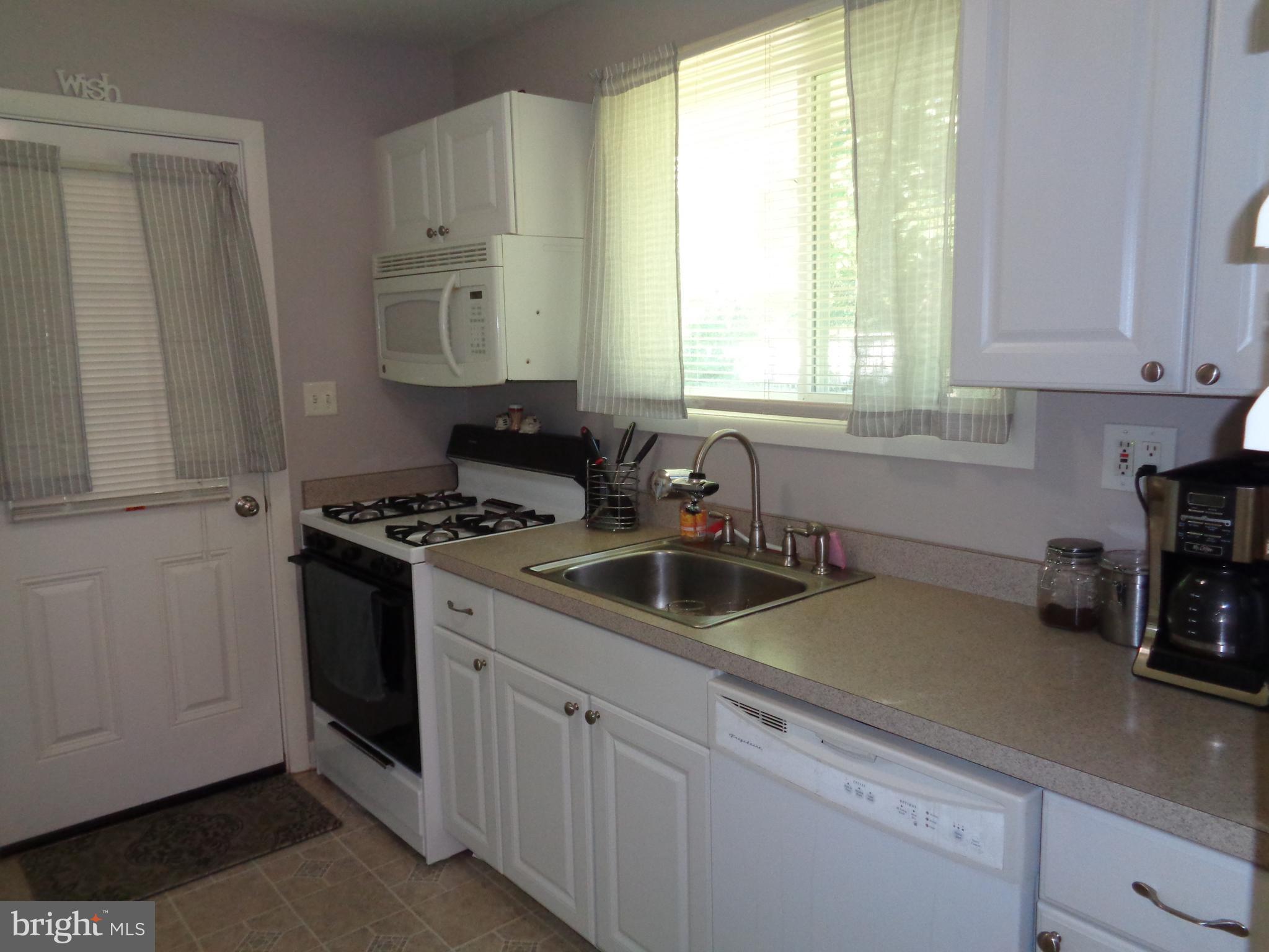 4710 Mawani Road Baltimore, MD 21206 - Photo 5 of 22 Kitchen