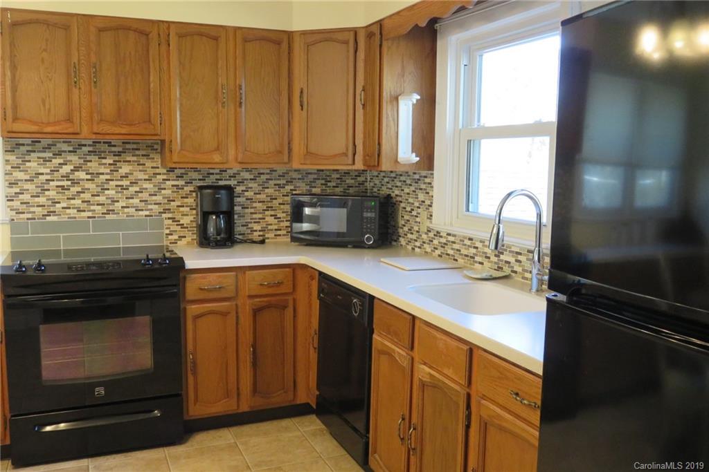 930 Narva Road Hendersonville, NC 28792 - Photo 5 of 26 Gallery Image 5