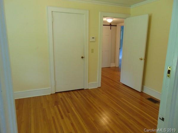 930 Narva Road Hendersonville, NC 28792 - Photo 9 of 26 Gallery Image 9