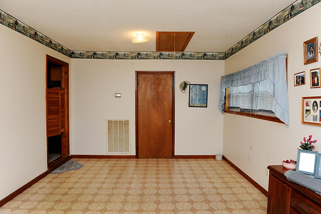 569 Summertown Road Jasper, TN 37347 - Photo 5 of 33 DSC_8088