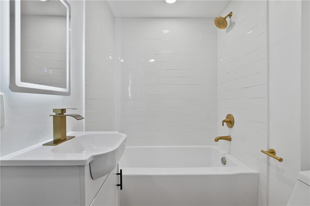 2843 McKelvey Road Pittsburgh, PA 15221 - Photo 12 of 24