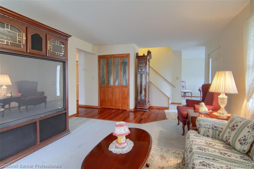 21991 Rust Road New Boston, MI 48164 - Photo 5 of 32