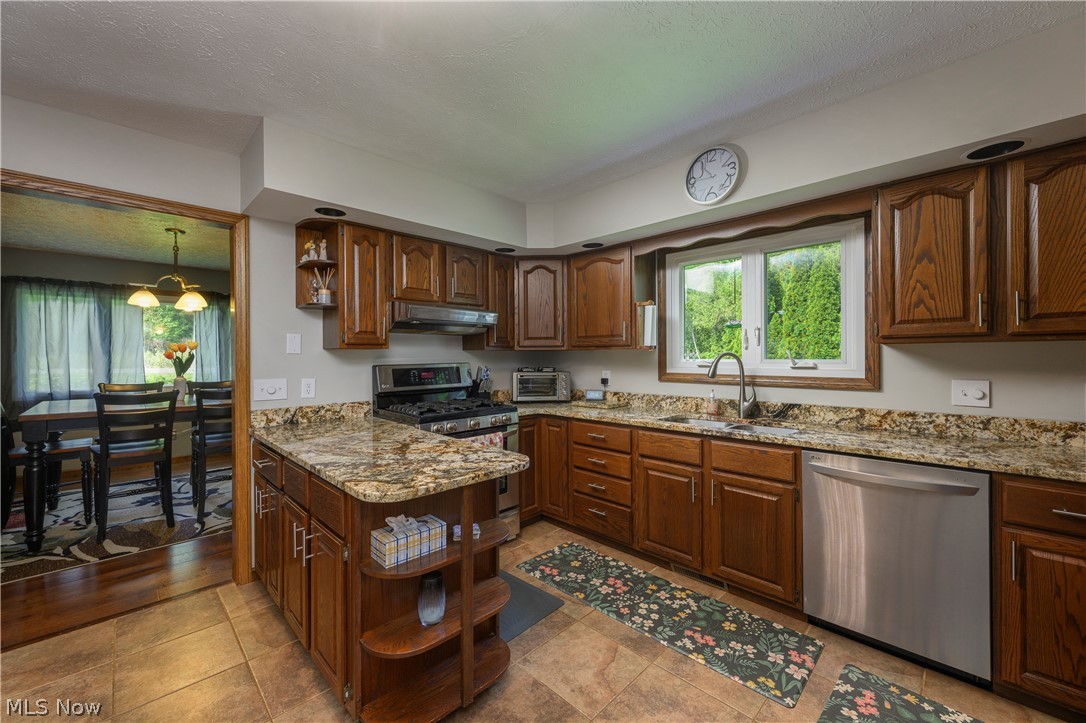 2677 Summit Road Akron, OH 44321 - Photo 4 of 33