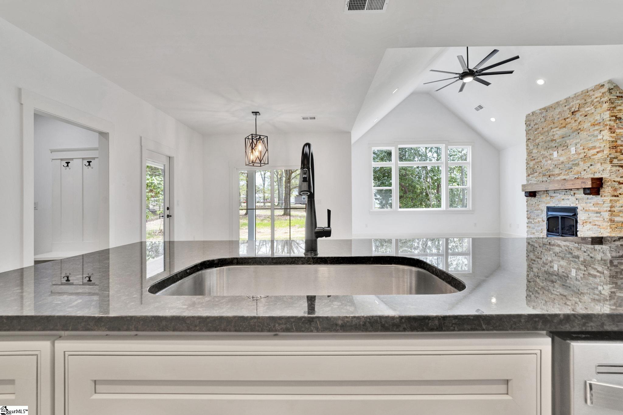 304 Garrett Street Fountain Inn, SC 29644 - Photo 8 of 34 Gallery Image 8