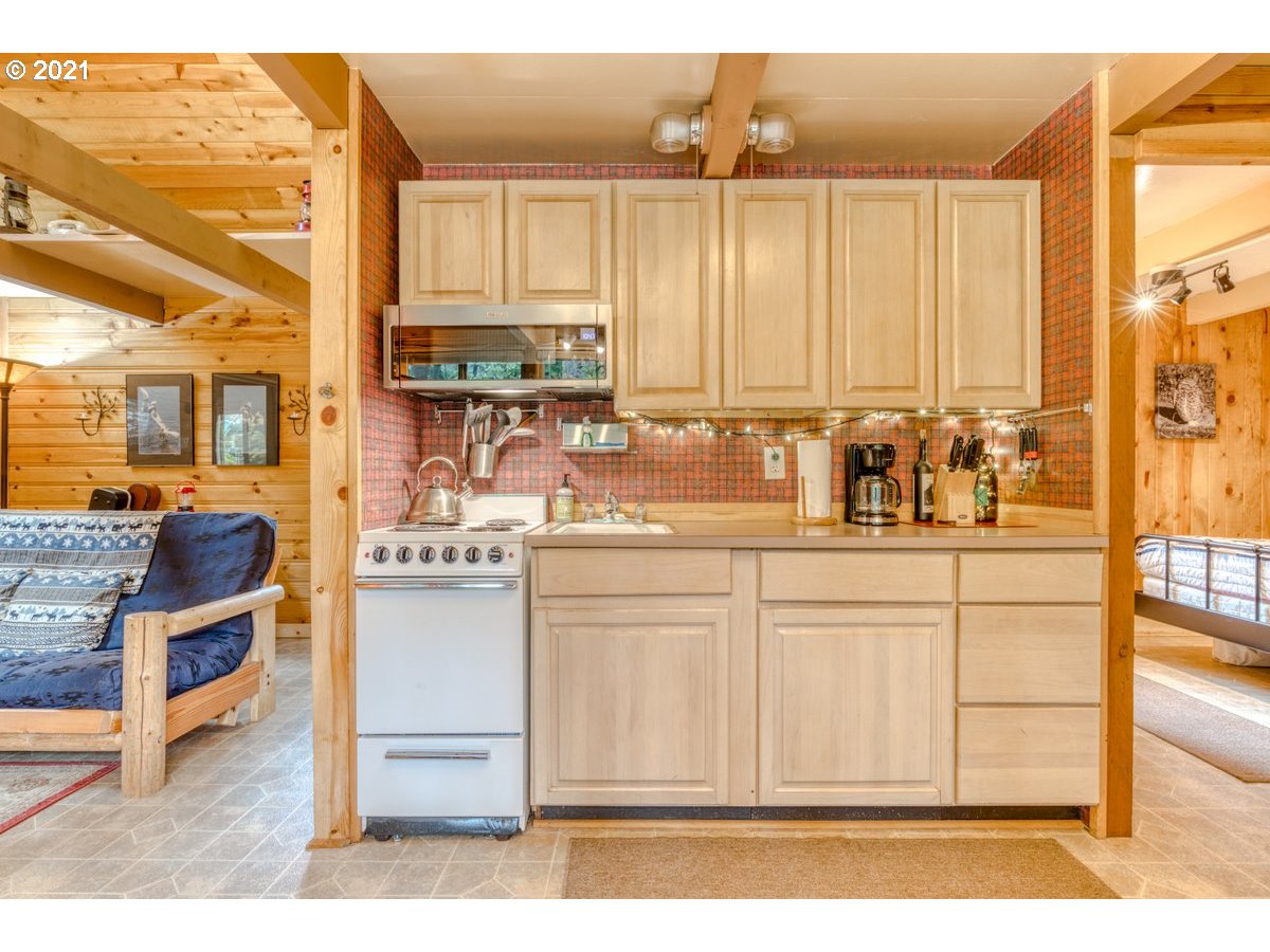 64395 East Barlow Trail Road Rhododendron, OR 97049 - Photo 11 of 32 Gallery Image 11