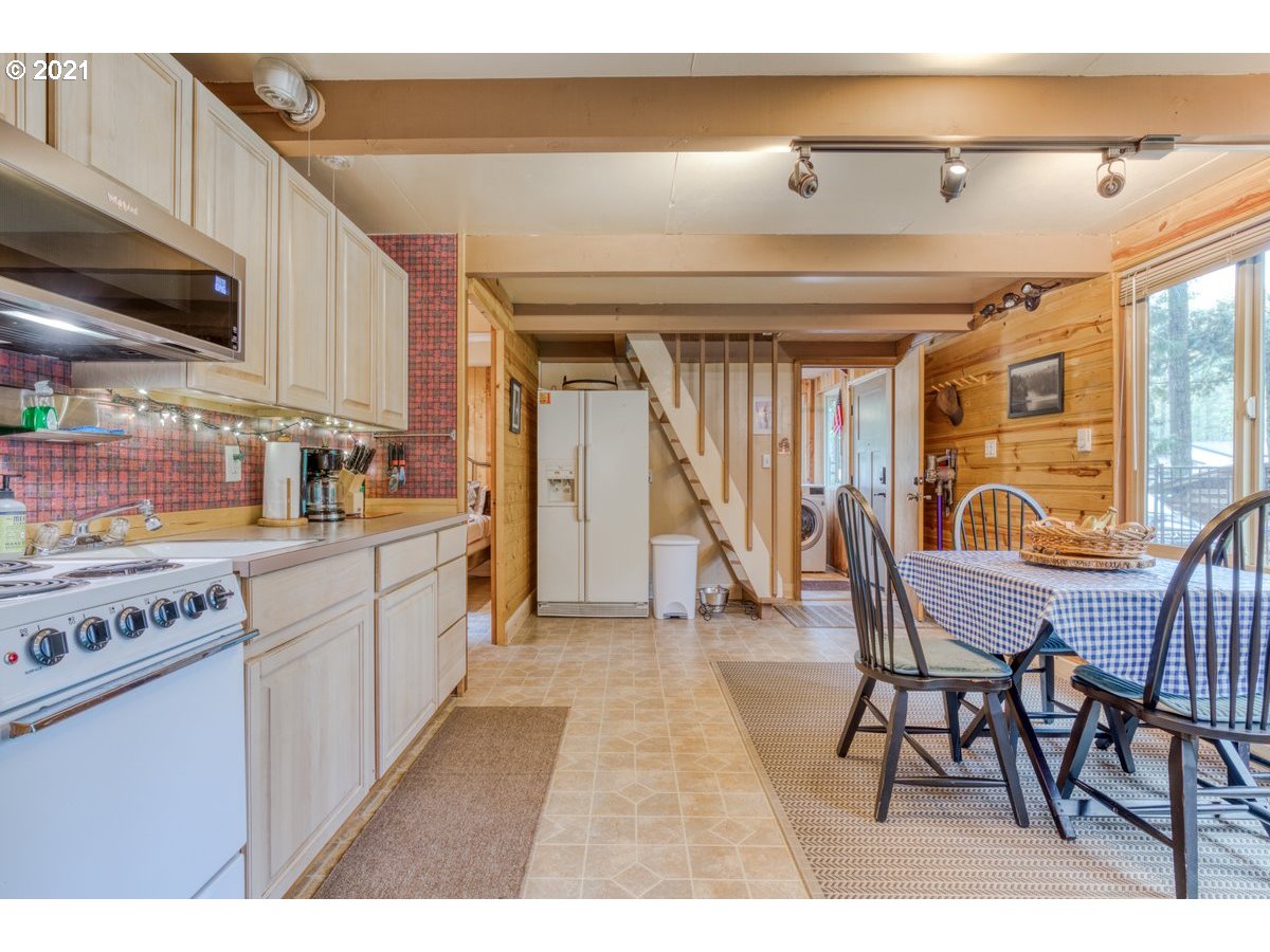 64395 East Barlow Trail Road Rhododendron, OR 97049 - Photo 10 of 32 Gallery Image 10