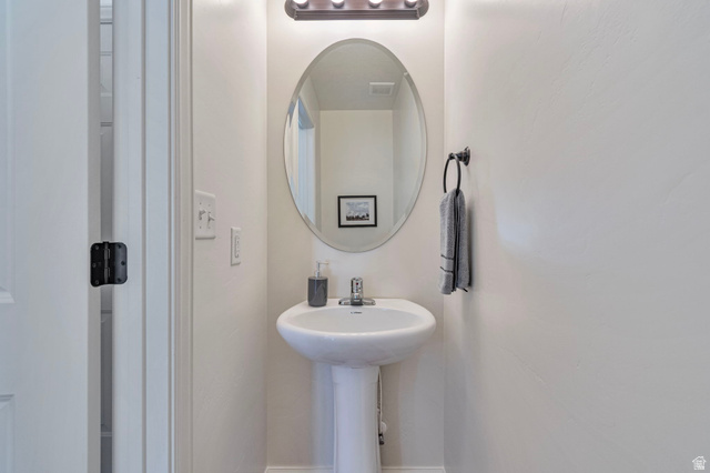 1288 North Horizon View Loop Elk Ridge, UT 84651 - Photo 21 of 40 Bathroom featuring baseboards and a sink