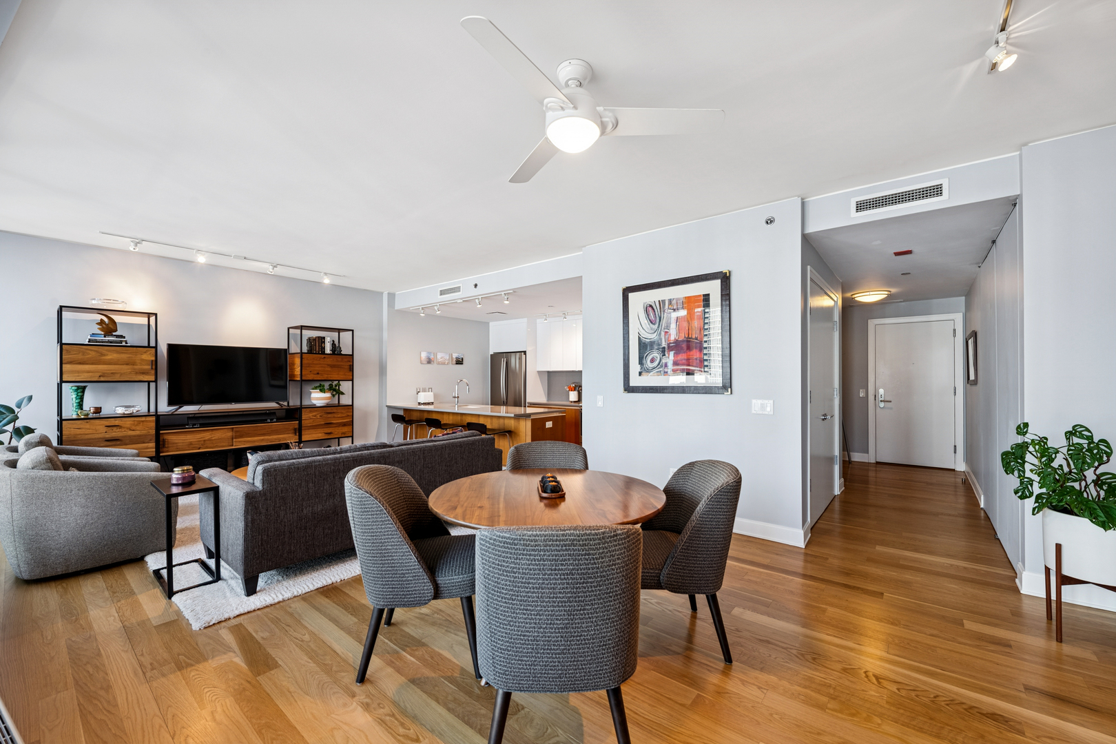 340 East Randolph Street, Unit 1102 Chicago, IL 60601 - Photo 5 of 39