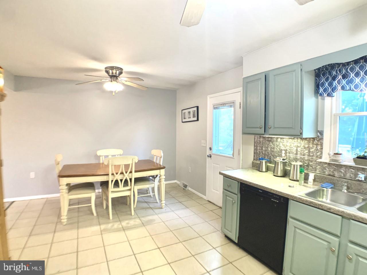 2806 Rachele Court Manchester, MD 21102 - Photo 7 of 38 Dining Area/ Expanded Eat-In Kitchen