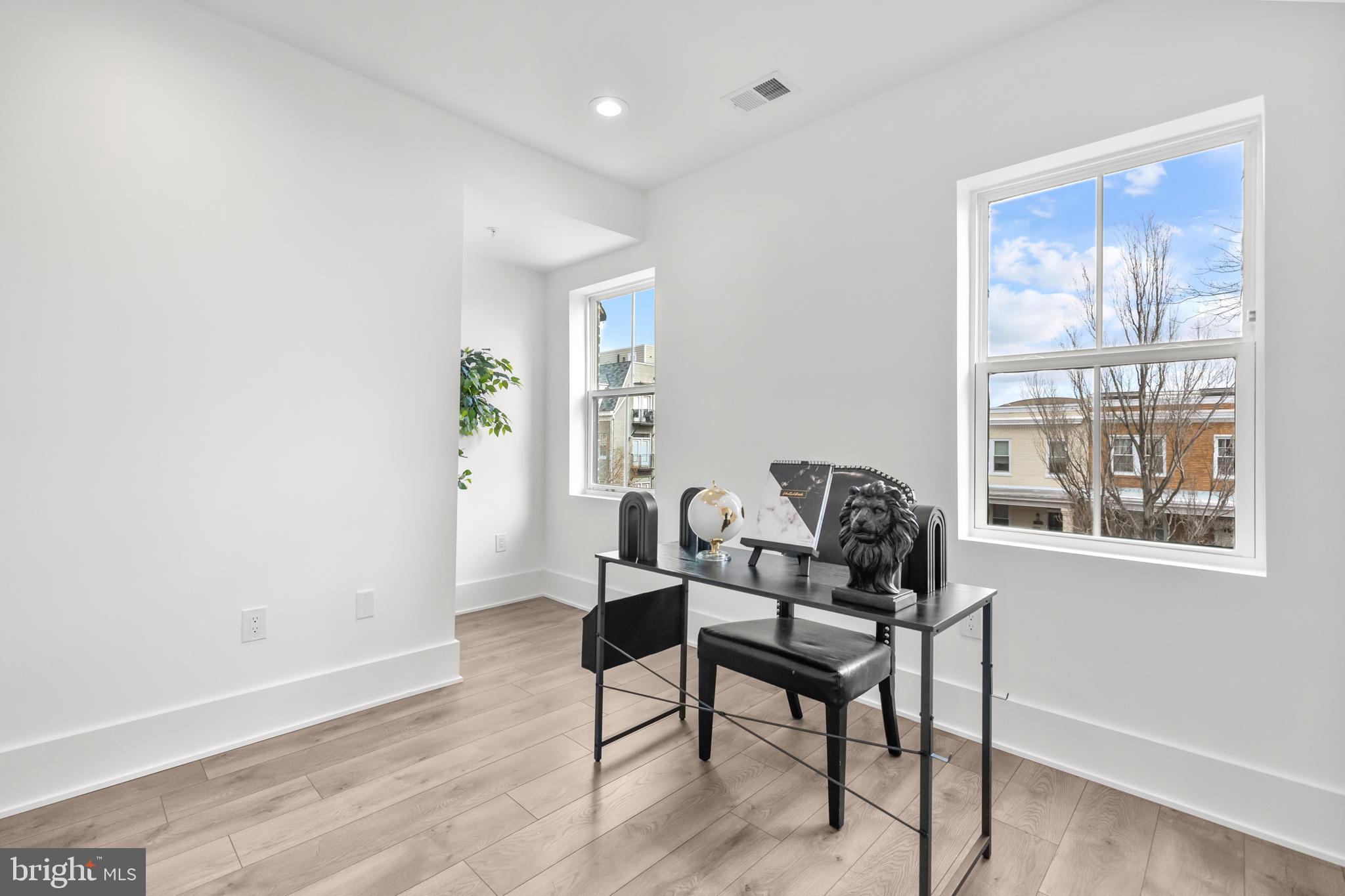113 18th Street Southeast, Unit 2 Washington, DC 20003 - Photo 20 of 39 a dining room with furniture and window