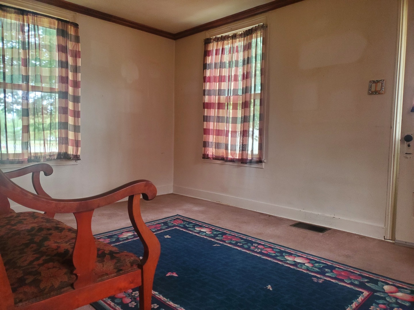 322 North Peoria Street Gilman, IL 60938 - Photo 12 of 15 a view of a room with furniture and a window