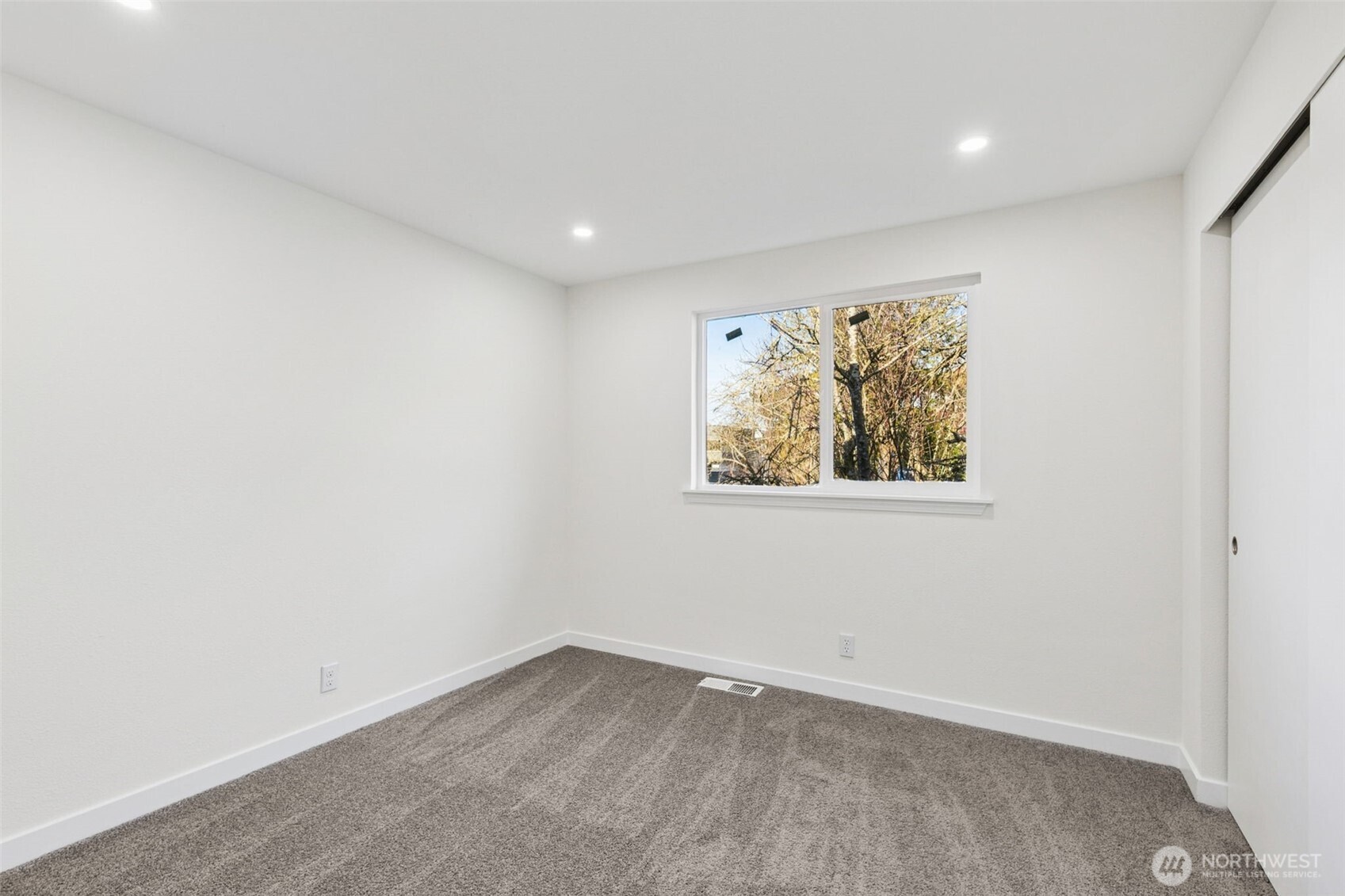 7002 42nd Avenue South Seattle, WA 98118 - Photo 28 of 32