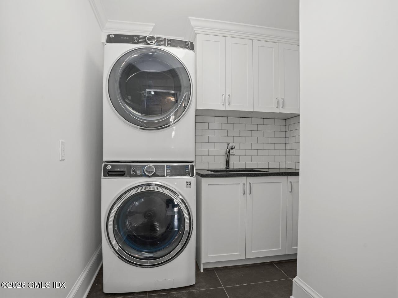 21 Lake Drive Riverside, CT 06878 - Photo 15 of 39 a utility room with sink dryer and washer