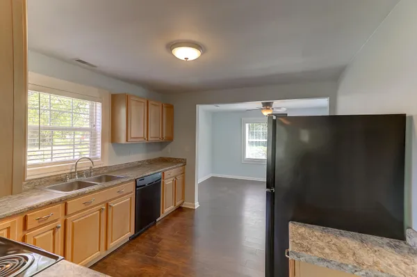 $1,815 | 2401 Eagle Drive, Charleston, SC 29406