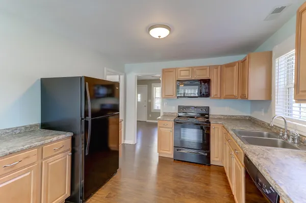 $1,815 | 2401 Eagle Drive, Charleston, SC 29406