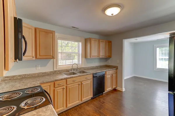 $1,815 | 2401 Eagle Drive, Charleston, SC 29406