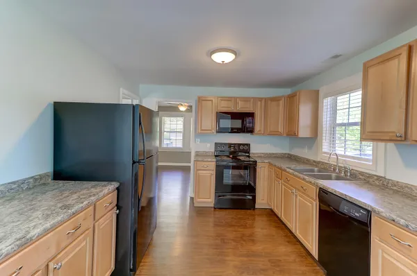 $1,815 | 2401 Eagle Drive, Charleston, SC 29406