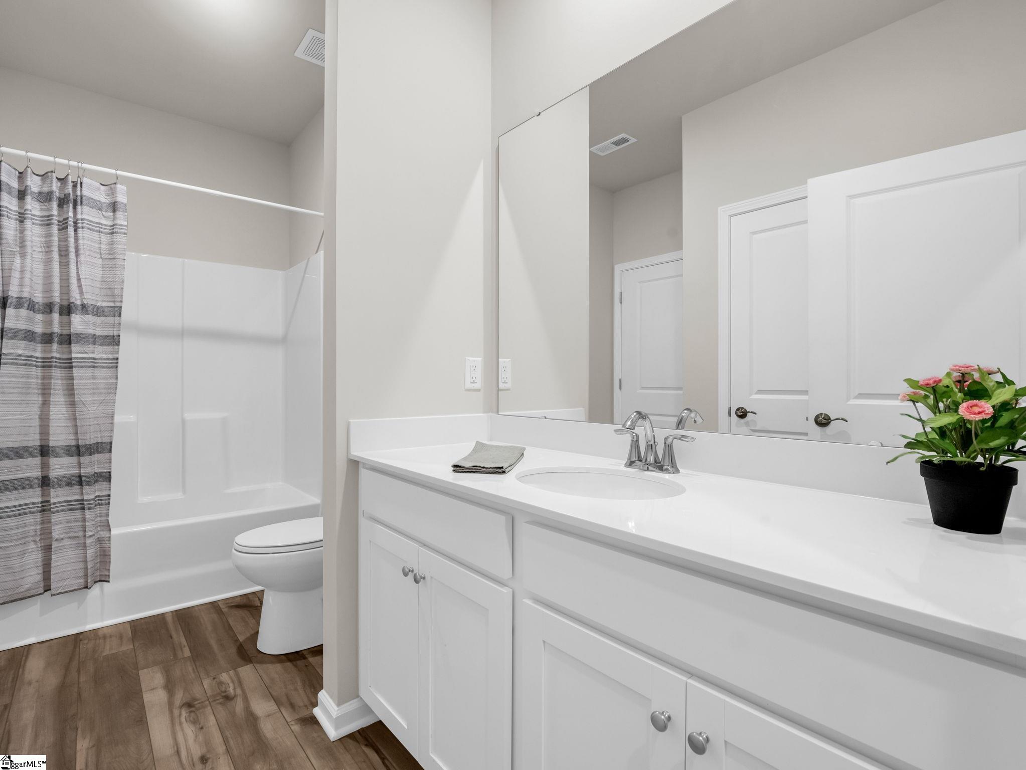 566 New Cut Meadows Road Inman, SC 29349 - Photo 26 of 35 This spacious full bath connects directly to bedroom 3