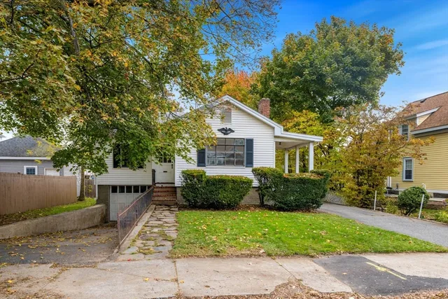 a view of a house with a yard