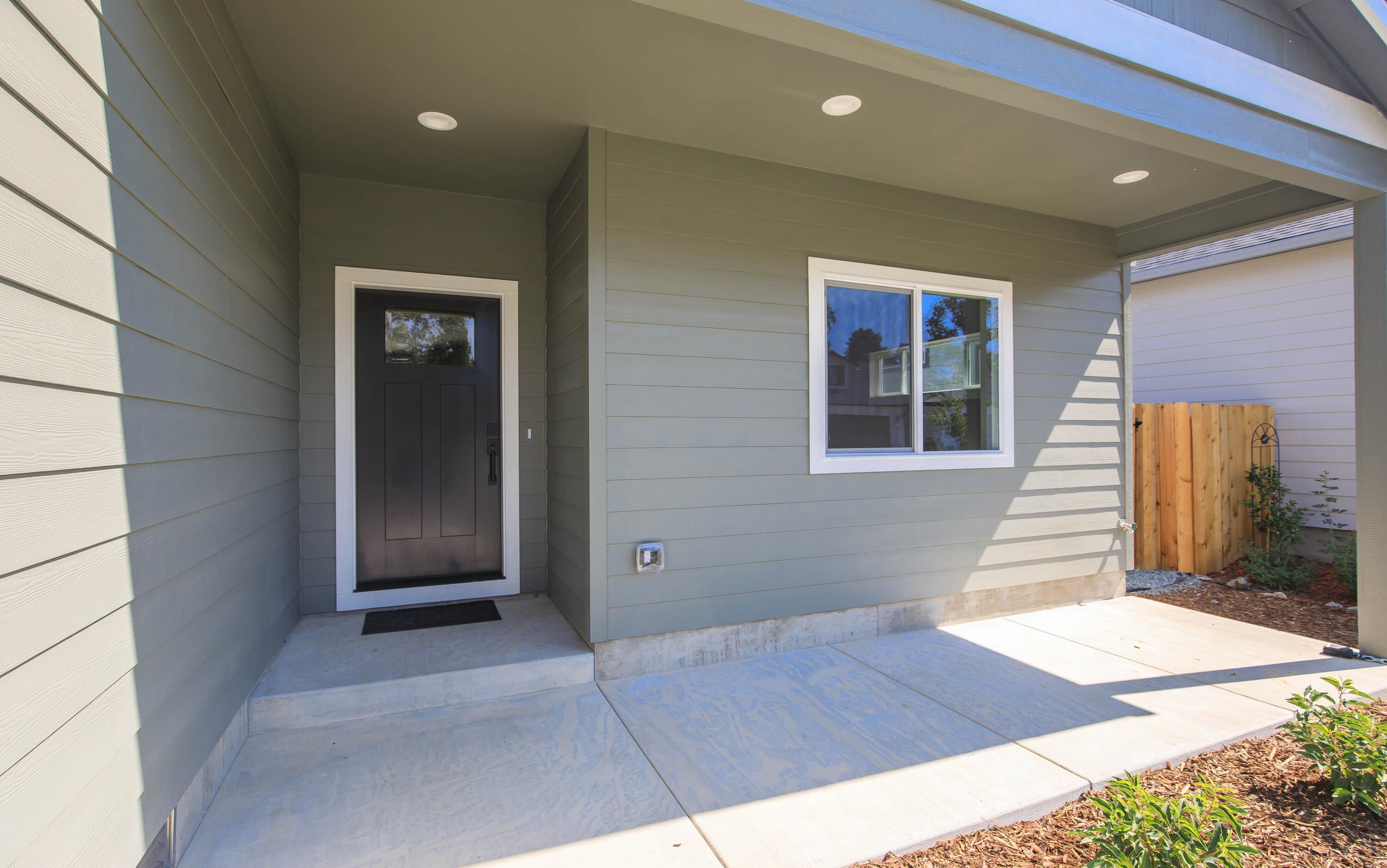 258 Christopher Way Talent, OR 97540 - Photo 3 of 33 3