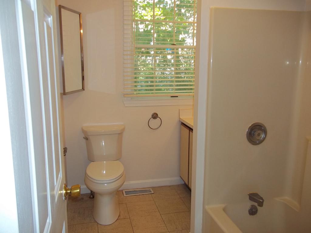 7 Worthley Road Derry, NH 03038 - Photo 8 of 16