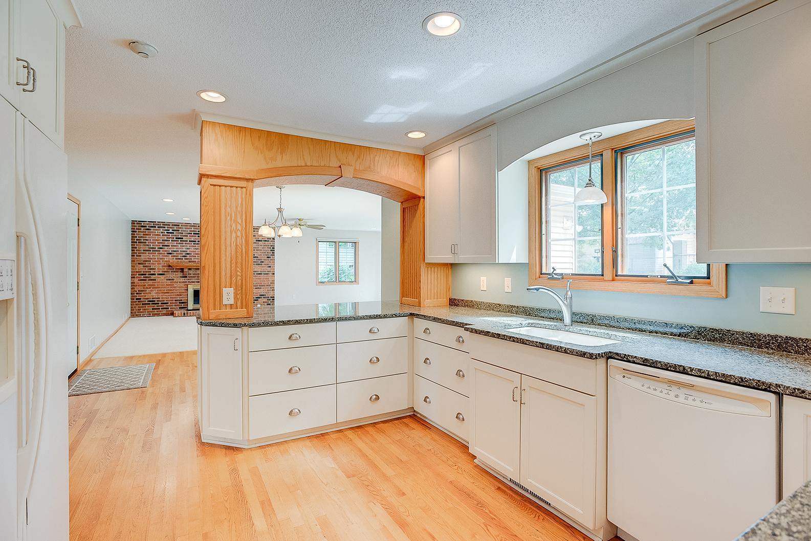 10425 Xylon Road South Bloomington, MN 55438 - Photo 14 of 57
