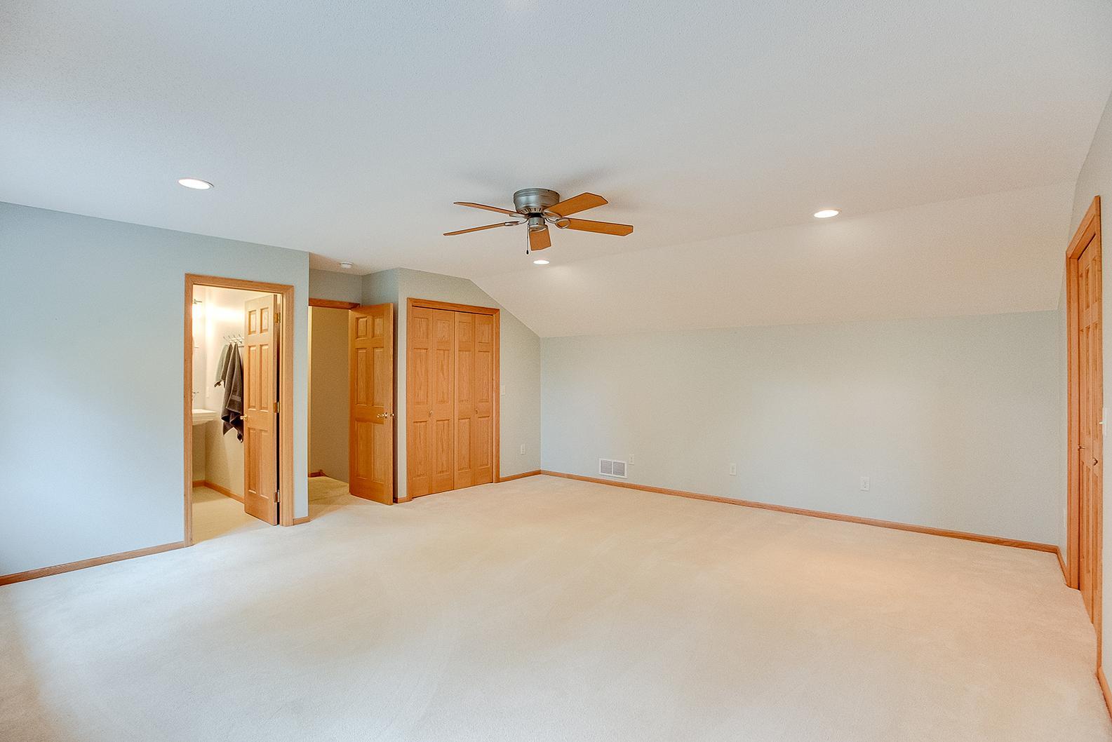 10425 Xylon Road South Bloomington, MN 55438 - Photo 28 of 57