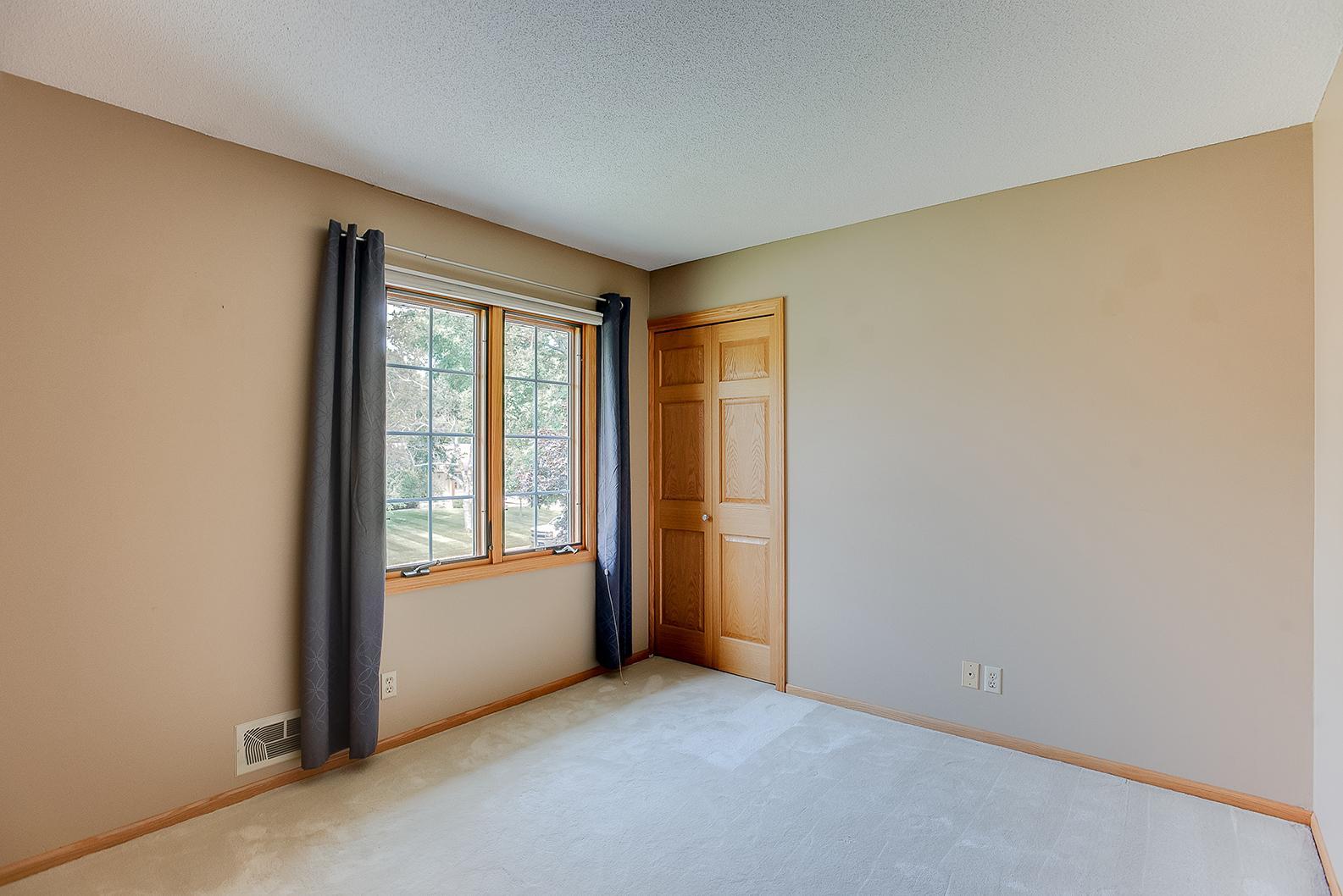 10425 Xylon Road South Bloomington, MN 55438 - Photo 32 of 57