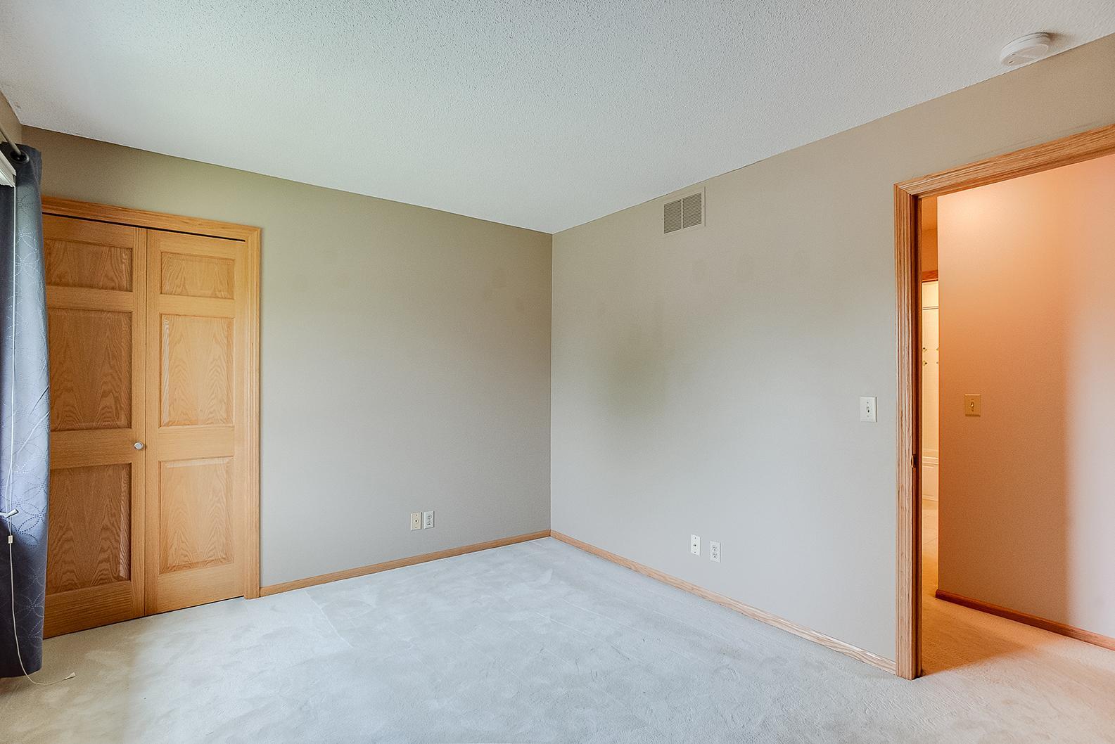 10425 Xylon Road South Bloomington, MN 55438 - Photo 34 of 57