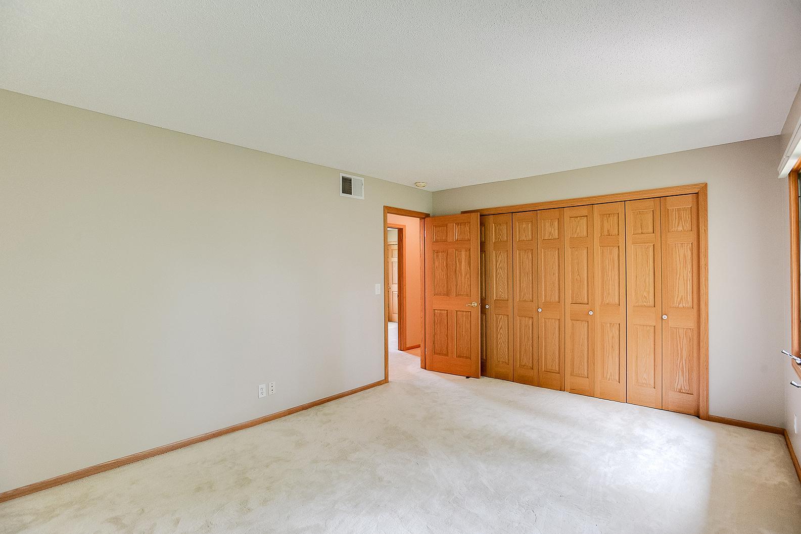 10425 Xylon Road South Bloomington, MN 55438 - Photo 37 of 57