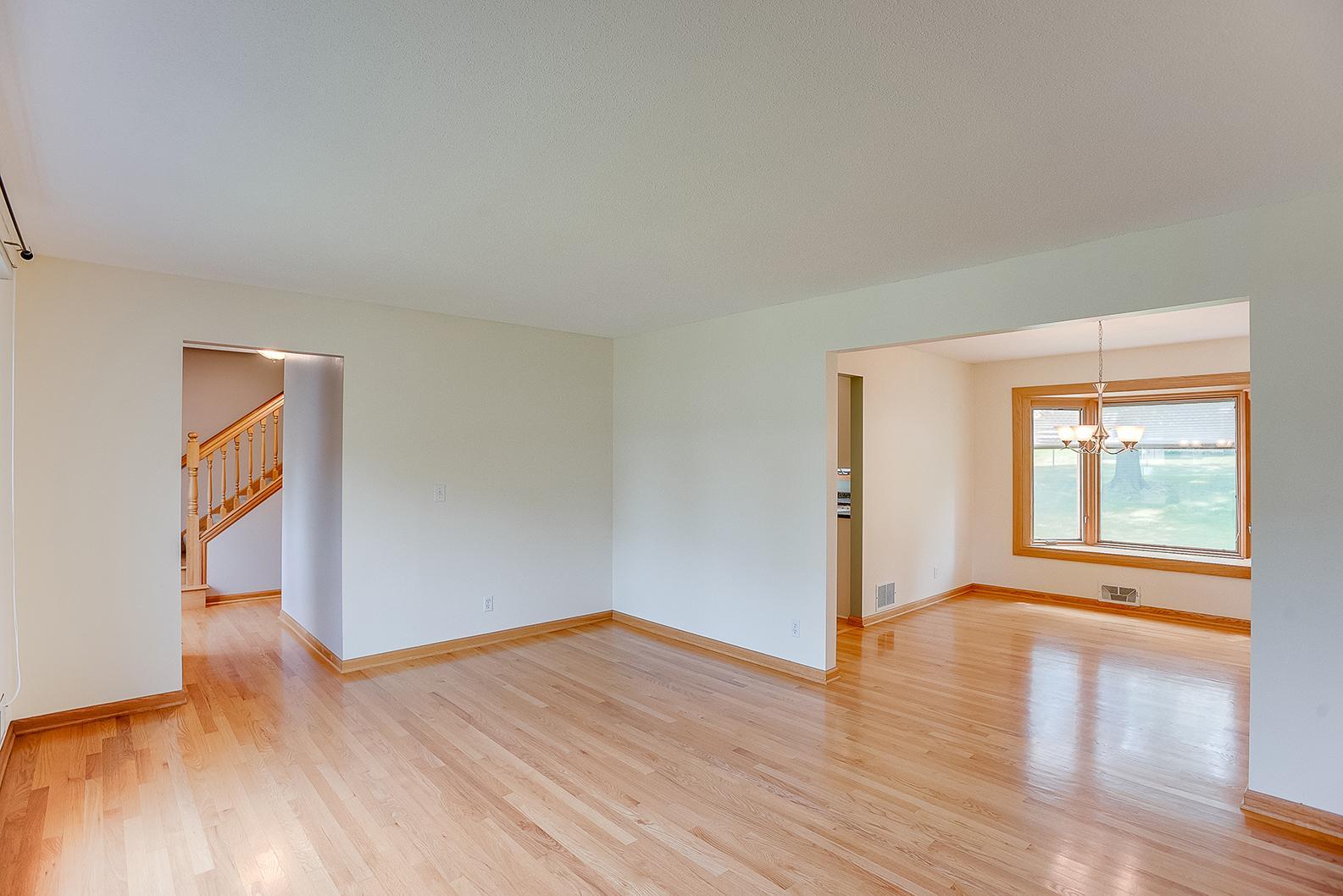 10425 Xylon Road South Bloomington, MN 55438 - Photo 6 of 57