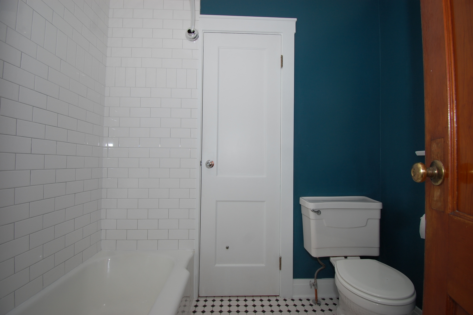 653 Jay Street Elgin, IL 60120 - Photo 6 of 12