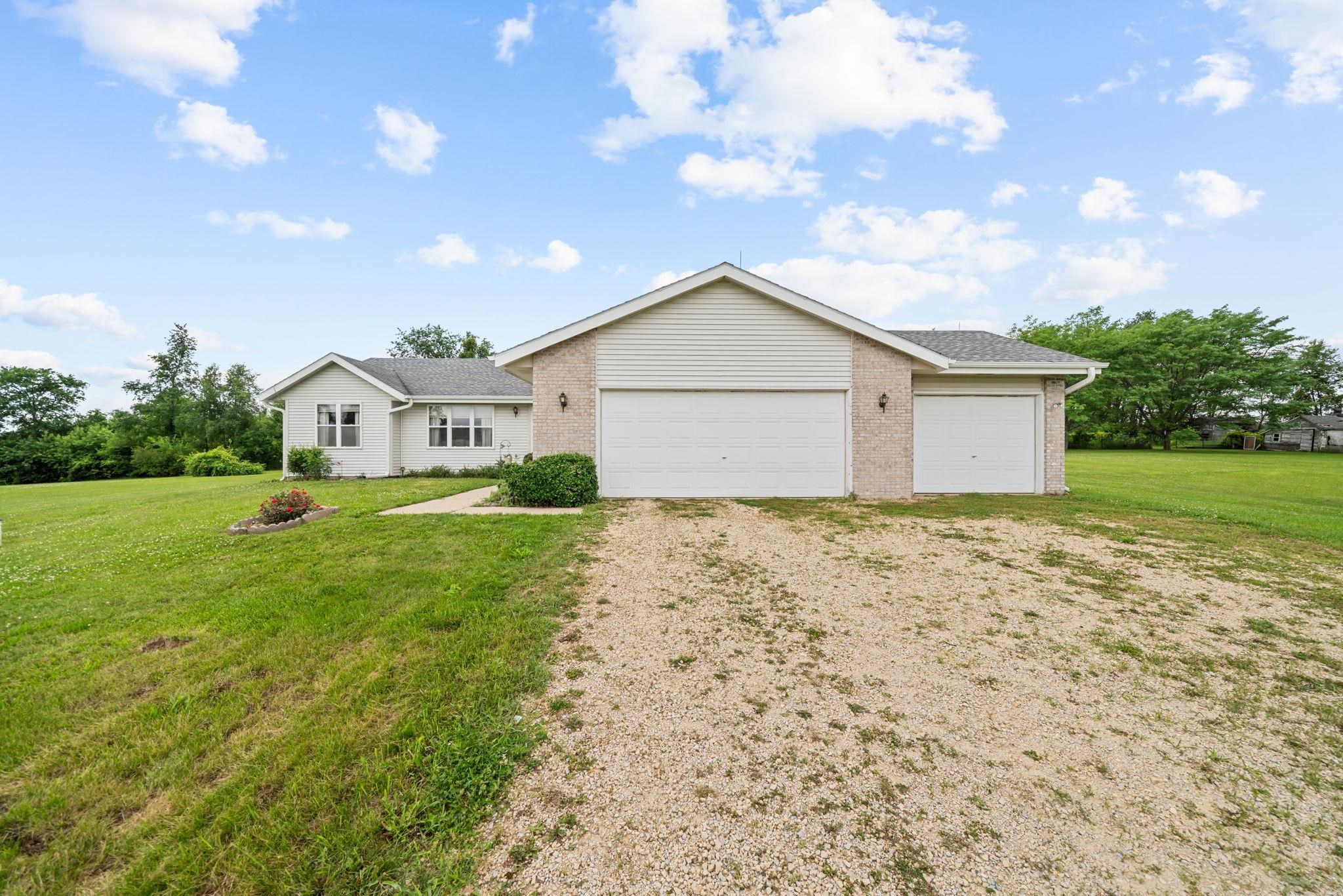 8974 North Pecatonica Road Pecatonica, IL 61063 - Photo 2 of 34