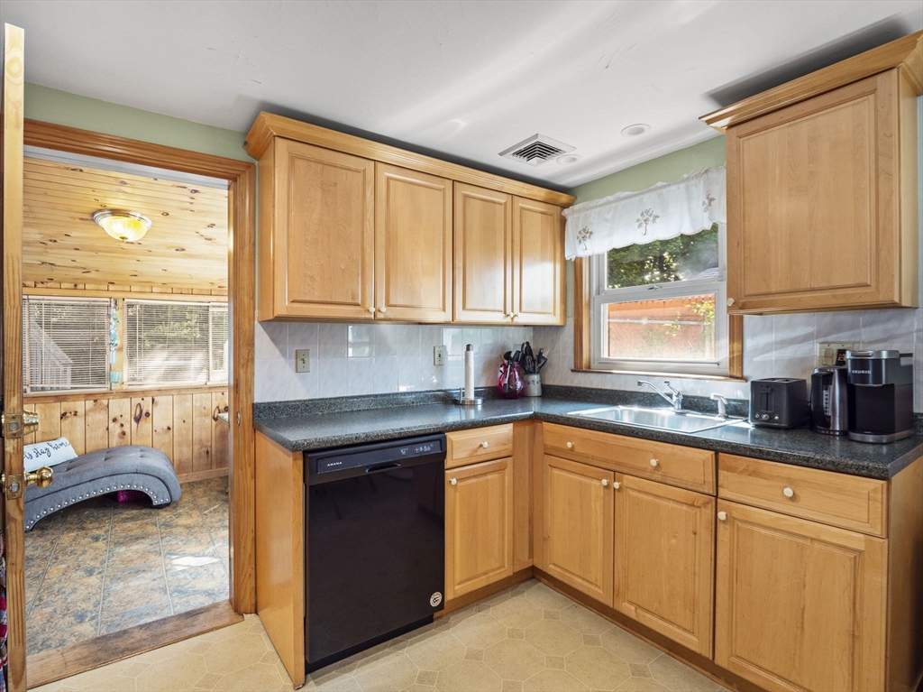 76 Keystone Street Boston, MA 02132 - Photo 9 of 39 Gallery Image 9