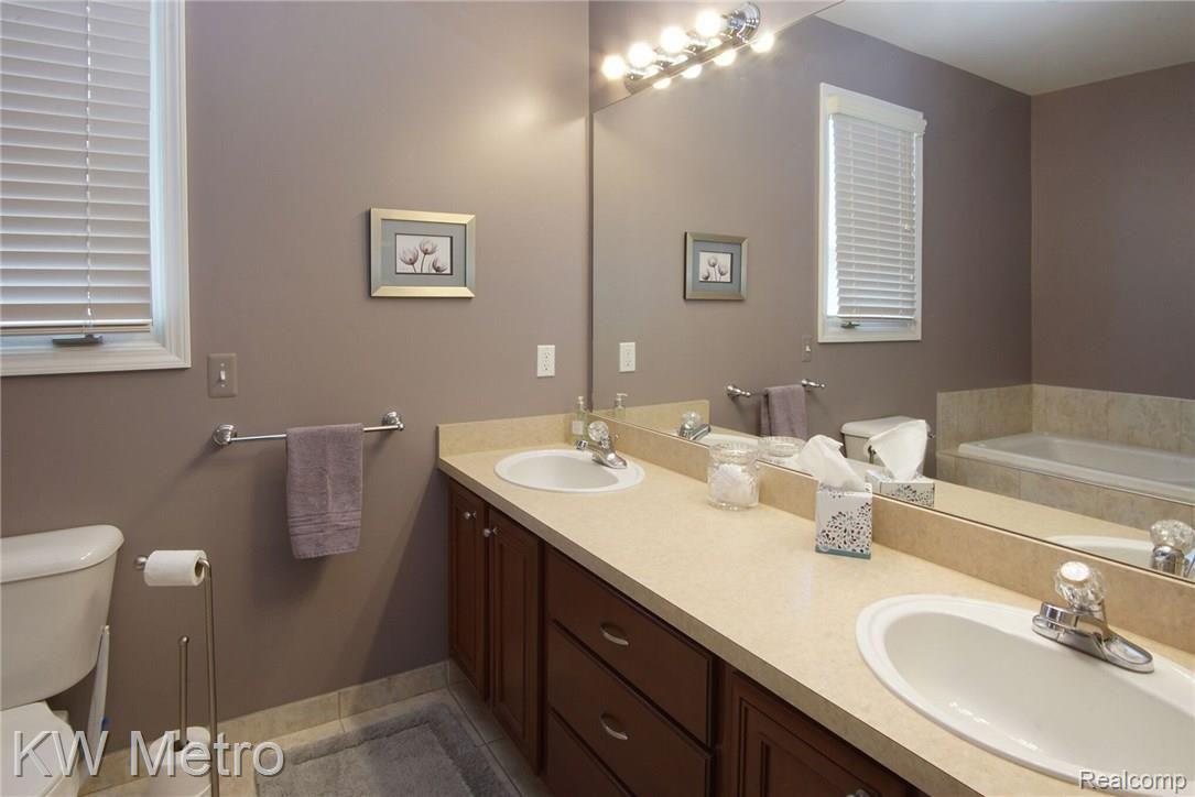 55346 Raspberry Drive Macomb, MI 48042 - Photo 14 of 29 55346 Raspberry Dr - Master Bath