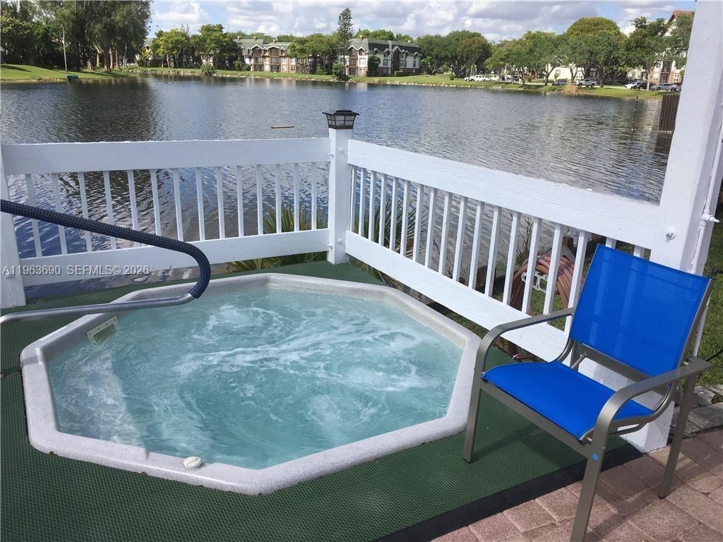 3650 Inverrary Drive, Unit 1M Lauderhill, FL 33319 - Photo 16 of 31 Jacuzzi