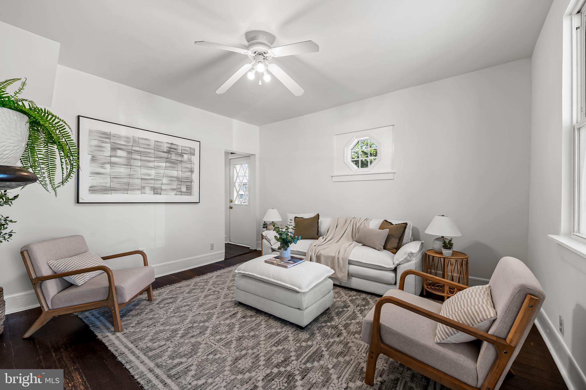 1015 Rectory Lane Baltimore, MD 21211 - Photo 3 of 28 a living room with furniture