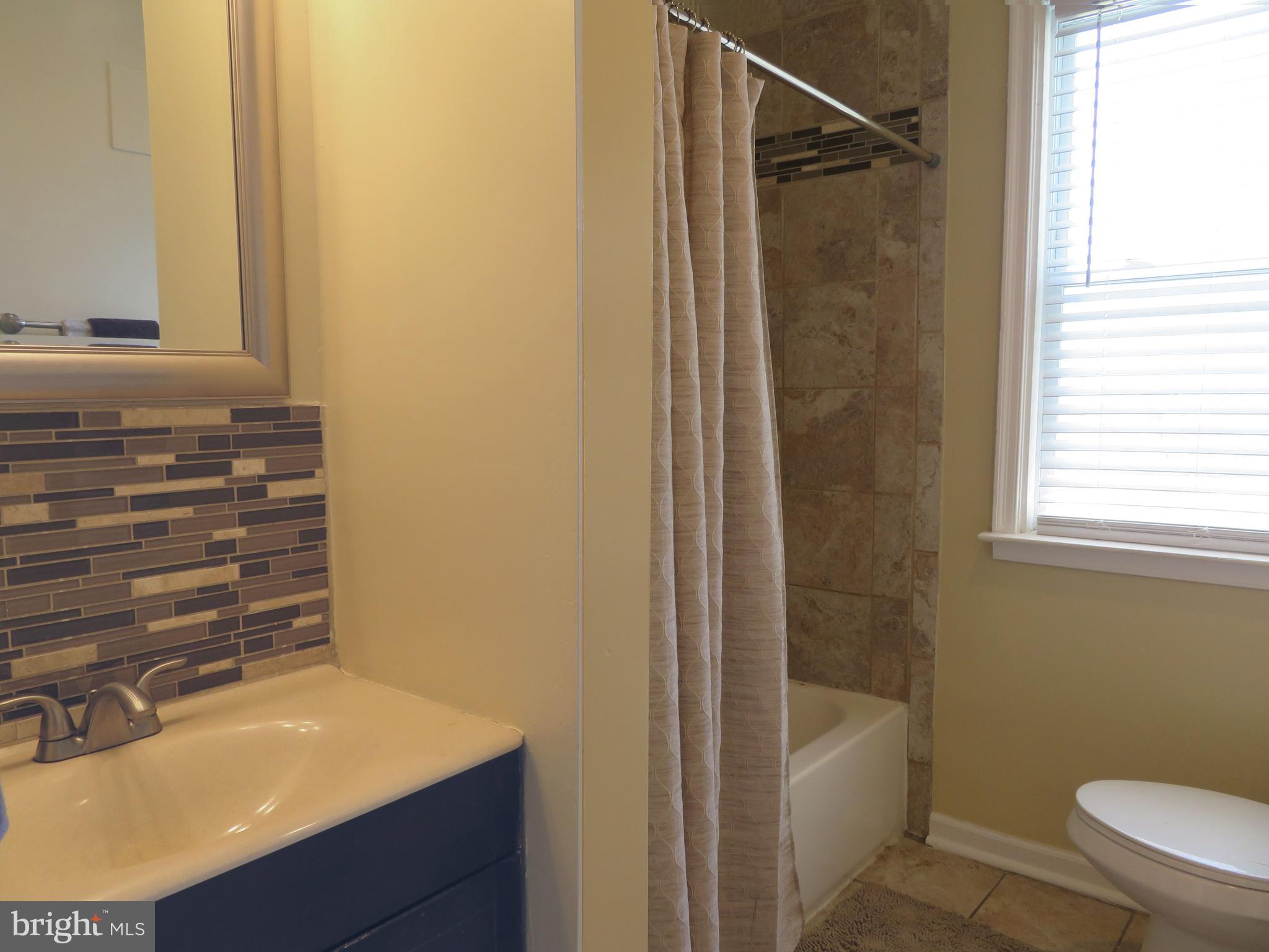 1628 Roundhill Road Baltimore, MD 21218 - Photo 18 of 24 Full Bathroom