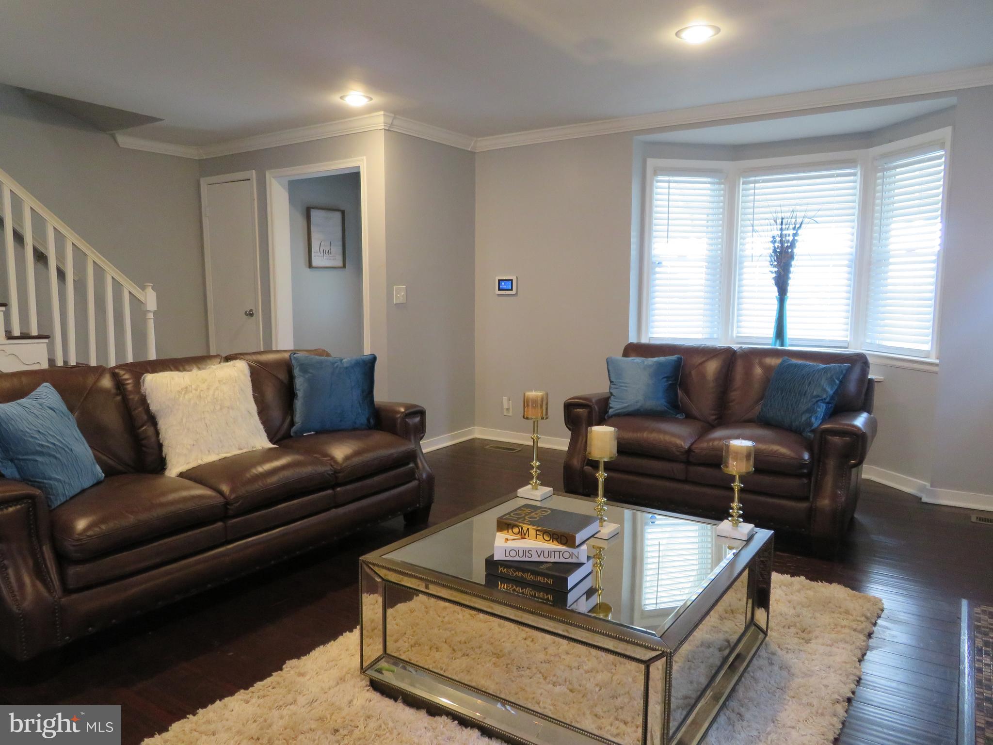 1628 Roundhill Road Baltimore, MD 21218 - Photo 4 of 24 Living Room