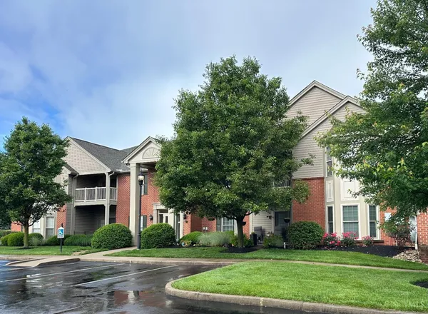 $285,000 | 8033 Pinnacle Point Drive, Unit 201, West Chester, OH 45069