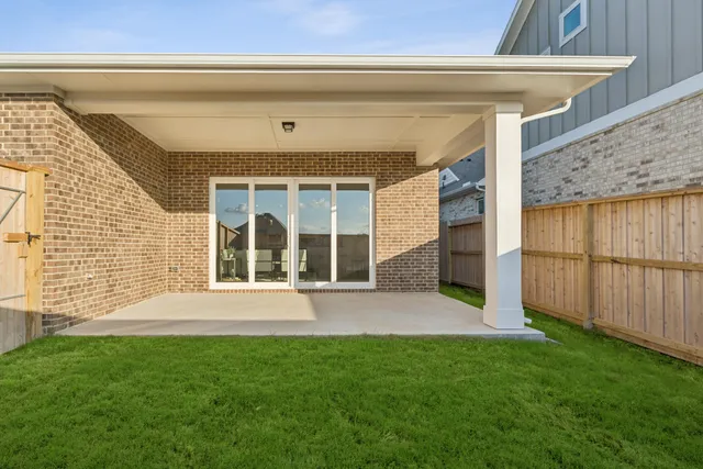 a view of an house with backyard and porch