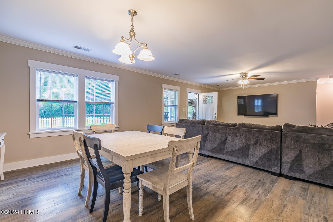 1054 Great Swamp Road Ridgeland, SC 29936 - Photo 13 of 36 13 Dining