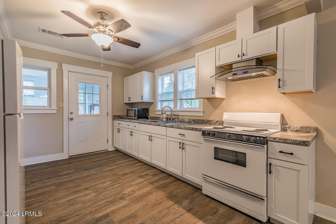 1054 Great Swamp Road Ridgeland, SC 29936 - Photo 14 of 36 14 Kitchen